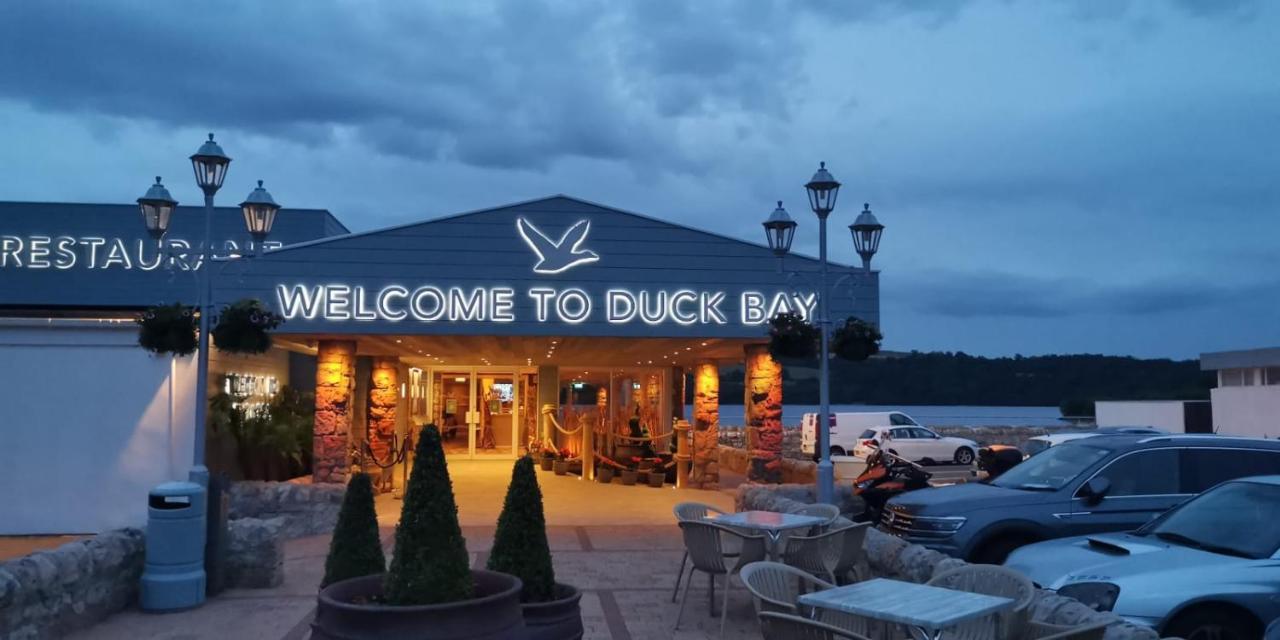 Duck Bay Hotel & Restaurant بالّوتْشْ المظهر الخارجي الصورة